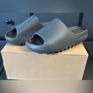 Yeezy slide ‘Onyx’
